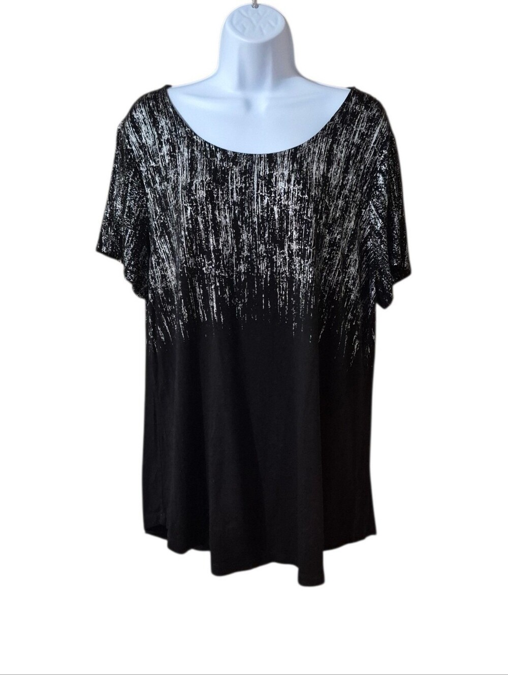 JM Collection Black Short-Sleeve Scoop Neck with Metallic Brushstroke Detail EUC